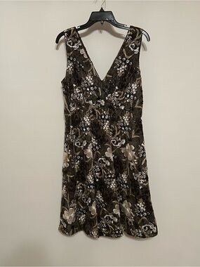 Calvin Klein Brown Floral V‑Neck Midi Dress with Cream Accents